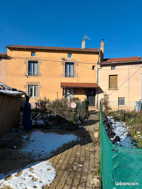 Maison 10 pièces 235 m² · à Unieux · 235 m² · 150 000 €