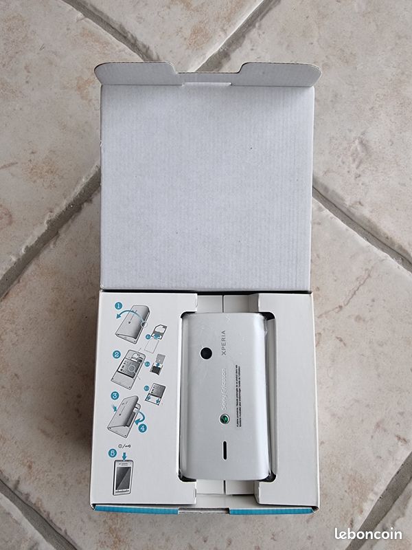 Téléphone Sony Ericsson XPERIA X8 neuf (image 4)