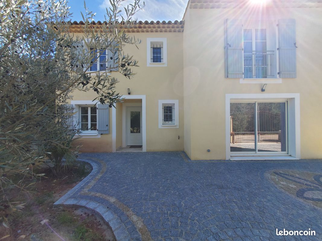 Maison 8 pièces 167 m² · à Le Thoronet · 167 m² · 450 000 €