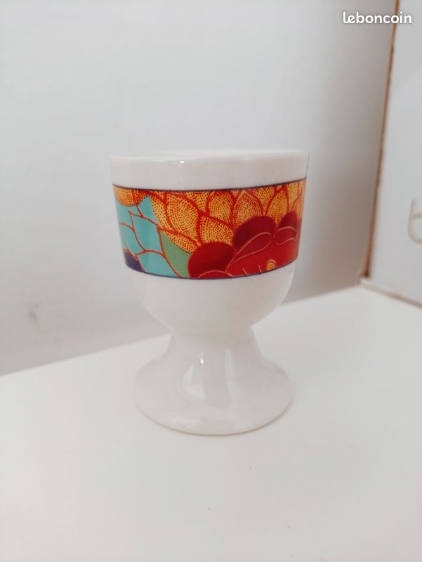 (6) Coquetier oeuf à la coque céramique rouge motif vintage fleurs (image 1)