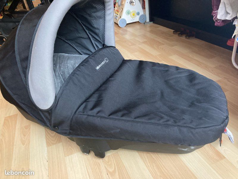 Poussette, cosy, de la naissance à petite enfance (image 1)