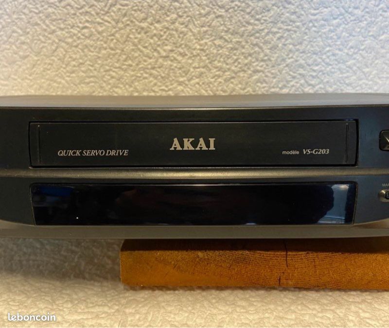 Akai VS-G215 VHS Video Cassette Recorder Intelligent-HQ Quick Servo Drive Plus+ | UK