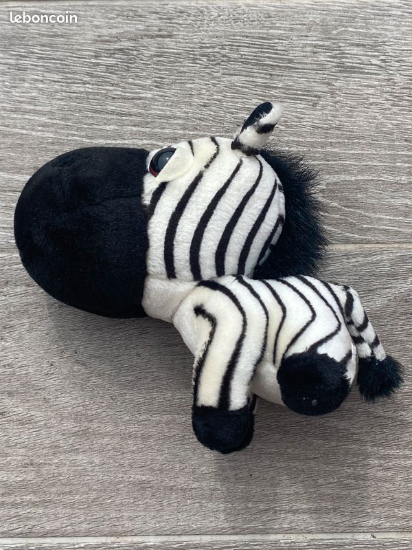 Peluche zèbre Marty de Madagascar (image 1)