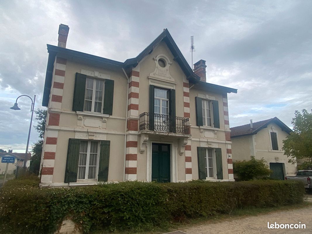 Maison 7 pièces 201 m² · à Sabres · 201 m² · 250 000 €