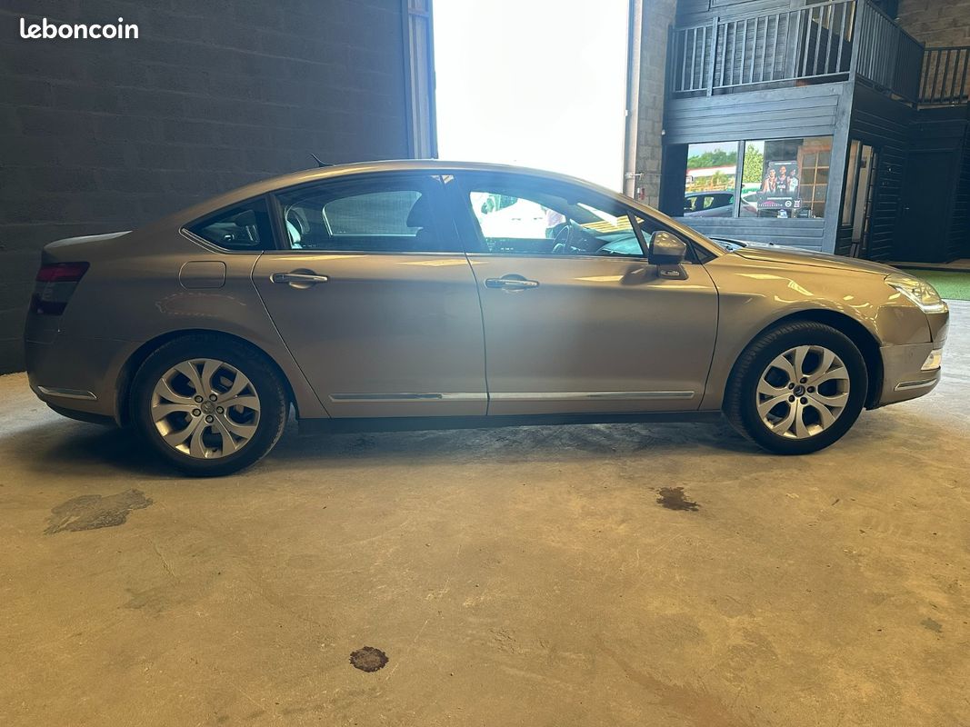 CITROEN C5 1.6 e-HDi 115 Confort BMP6 (image 6)