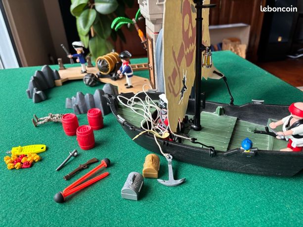 Playmobil 5919 - La Chaloupe Des Pirates Et La Tour De Guet - Neuf