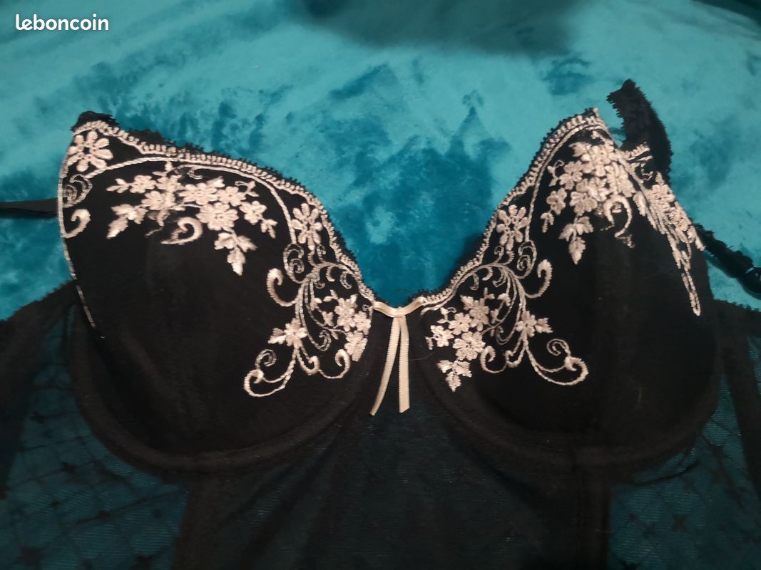 Guépière noire dentelle et detail rose etam 90C neuve (image 1)