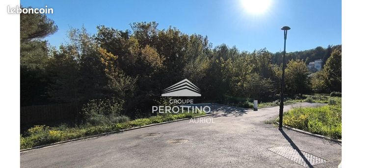Terrain 560 m² GREASQUE