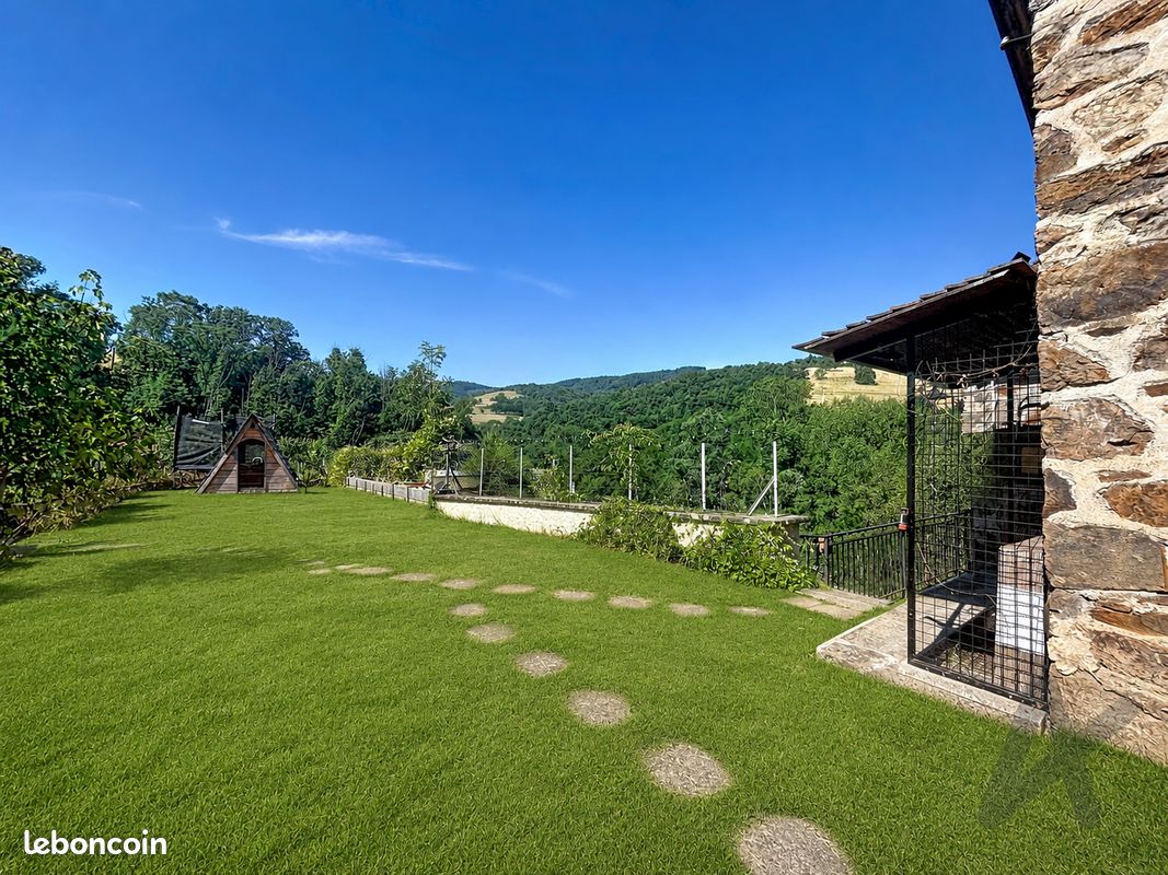 Maison 4 pièces 128 m² · à Chamelet · 128 m² · 250 000 €