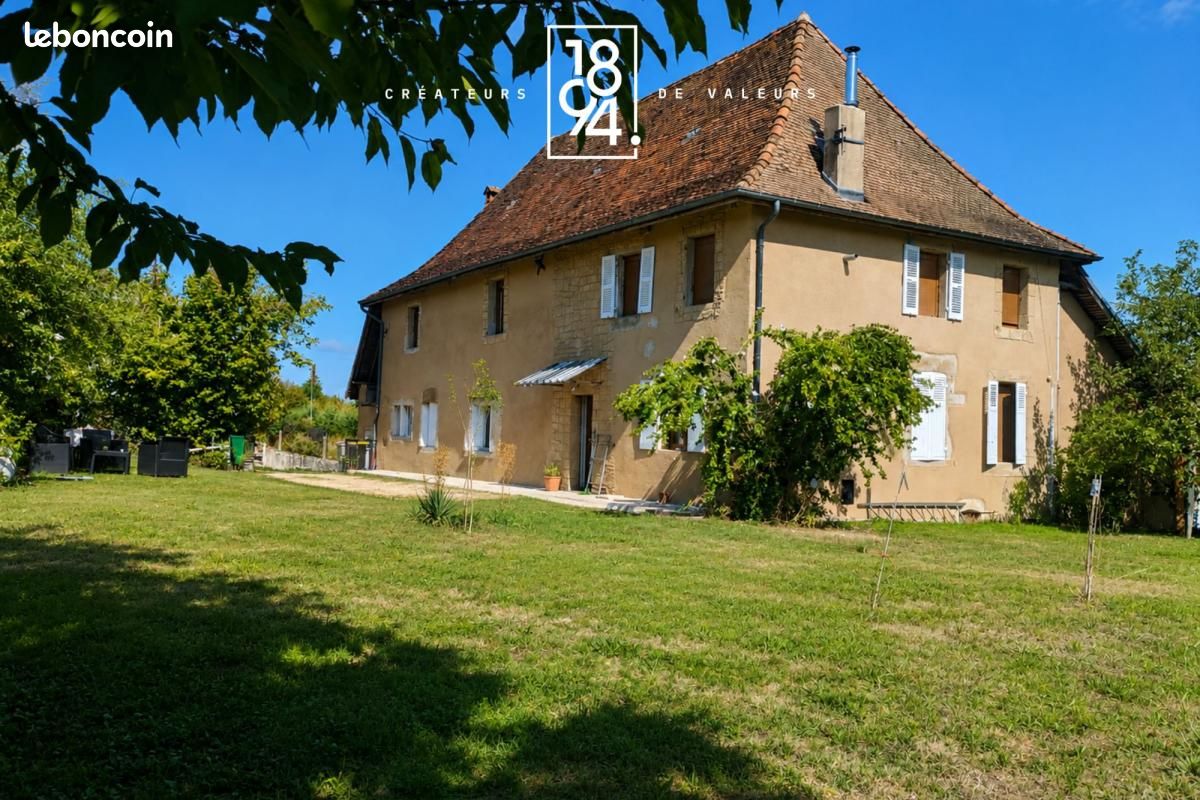 Maison 5 pièces 158 m² · au Pont-de-Beauvoisin · 158 m² · 300 000 €
