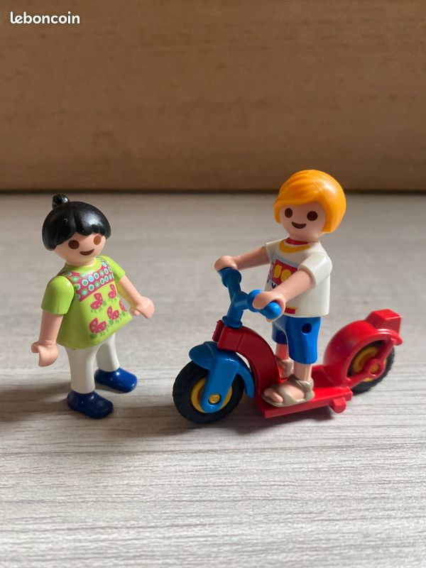 Trotinette et 2 enfants playmobil (image 1)
