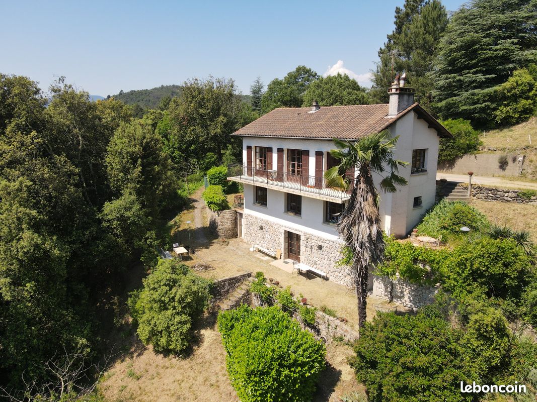 Maison 8 pièces 144 m² · à Vals-les-Bains · 144 m² · 199 000 €