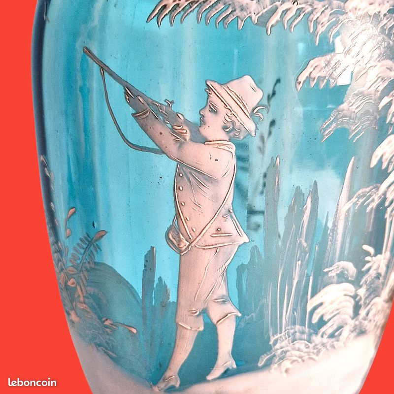 Lot de LEGRAS. Grand vase en verre peint à décor de paysage lacustre. Signé. au prix de 200 à
