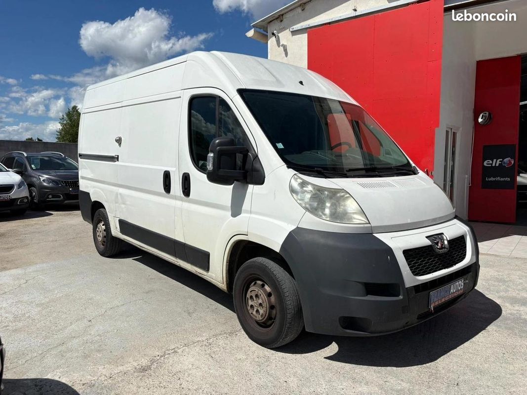 Peugeot Boxer 2.2L HDI 101 CHEV DIESEL - ÉNORMEMENT DE RANGEMENTS | RÉVISÉE-GARANTIE DE 12 MOIS (image 9)