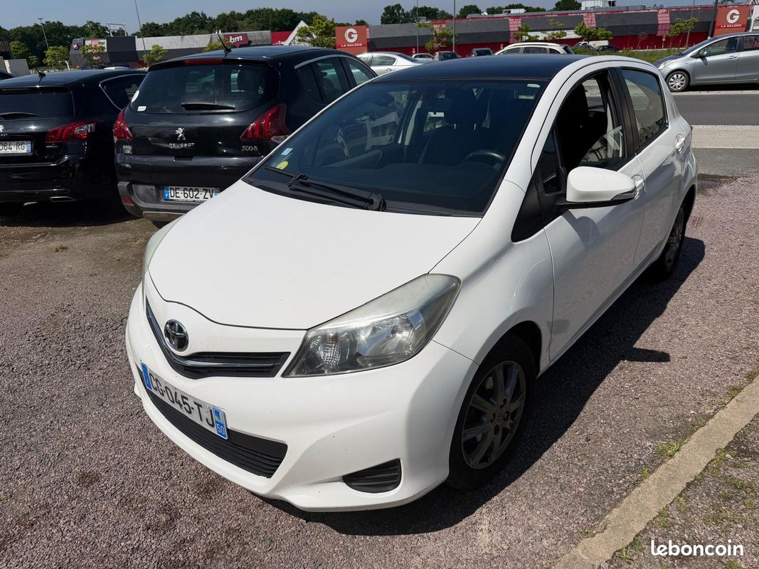 Toyota yaris d-4d pack design couleur blanc nacre (image 2)