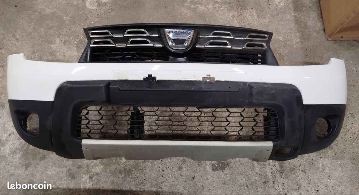 CALANDRE DE PARE-CHOCS CENTRAL - GARNITURE CHROME NOIR