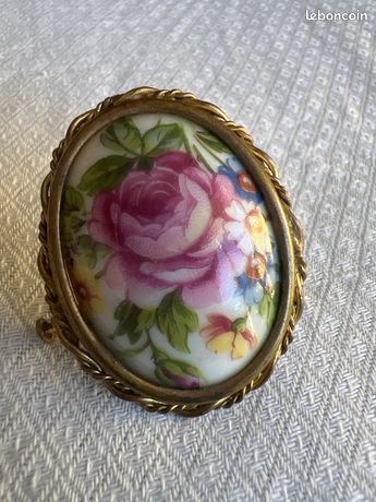 Broche vintage fleurs peintes à la main de forme ovale en émail sur des