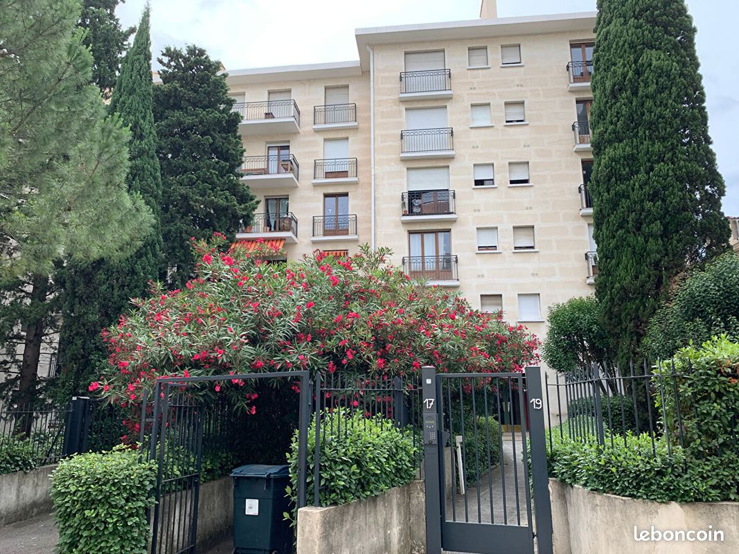 Parking/box NIMES (image 2)