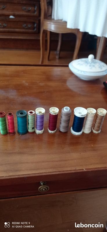 Lot 1 de 10 bobines de fils à coudre (image 1)