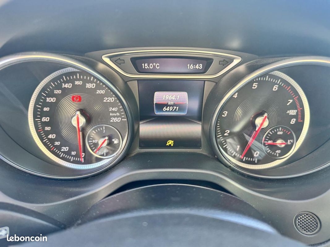 MERCEDES CLASSE GLA 180 Sensation 122ch phase 2 (image 17)