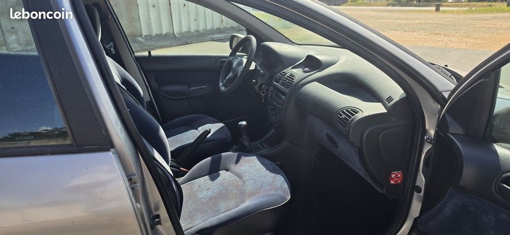 Peugeot 206 1.9d 70 cv 5 portes 5 vitesses garantie 3 mois (image 4)