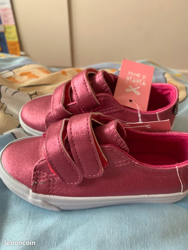 Chaussures neuves taille 26 (image 2)