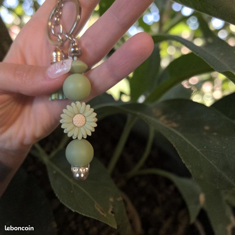 Porte-clés Bijou de Sac Artisanal Fleur Vert Sauge - NEUF (image 3)