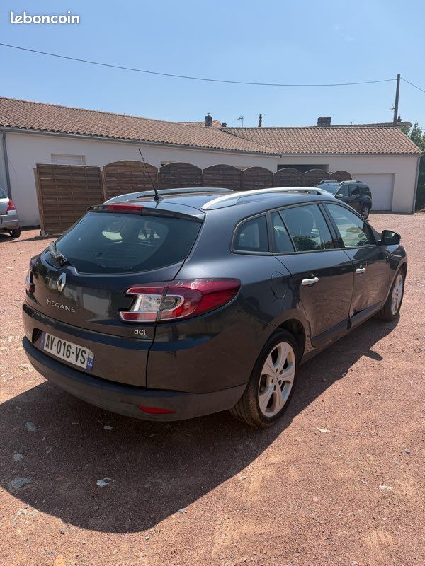 Renault Mégane III 1.5 dci 110 CV automatique (image 4)