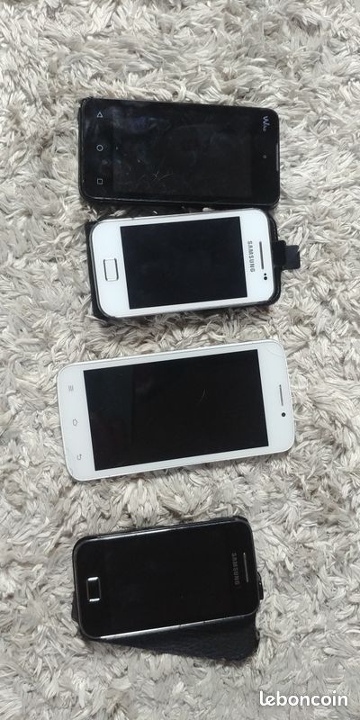 Telephone divers (image 1)