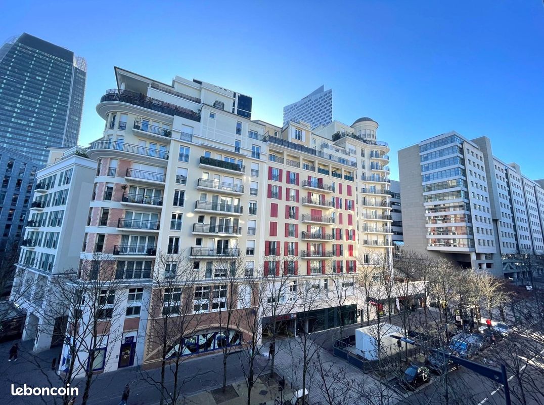 Appartement 3 pièces 60 m² · à Courbevoie · 60 m² · 2 100 €/mois