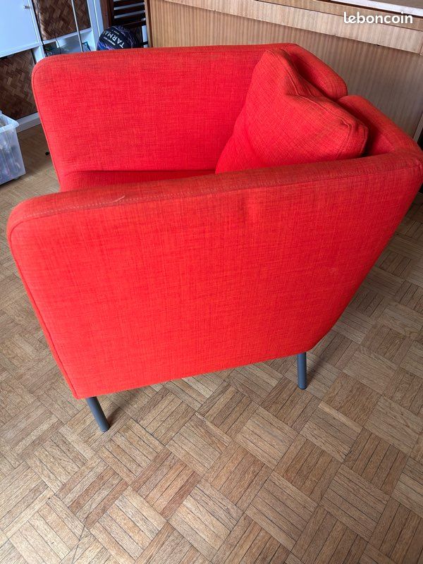 Fauteuil rouge (image 2)