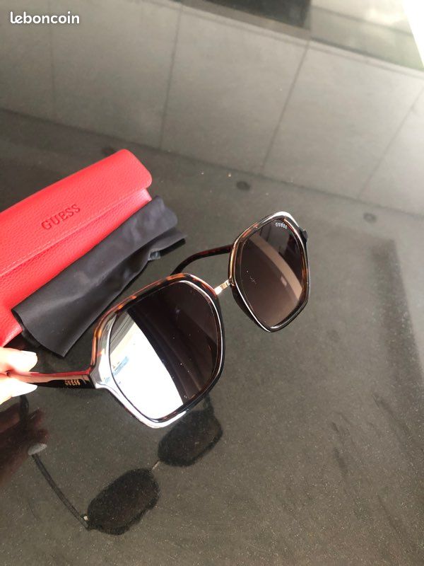 Lunettes de soleil GUESS marron neuves (image 3)