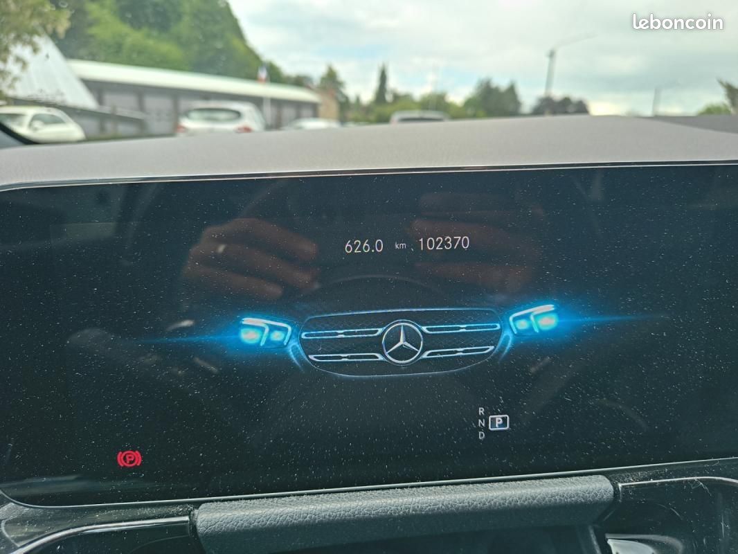 Mercedes Gla 2.0 200 D 150 ch Amg Line 8g-dct /GPS/Caméra de recul/Radar AV et AR/Attelage/Clim auto (image 17)