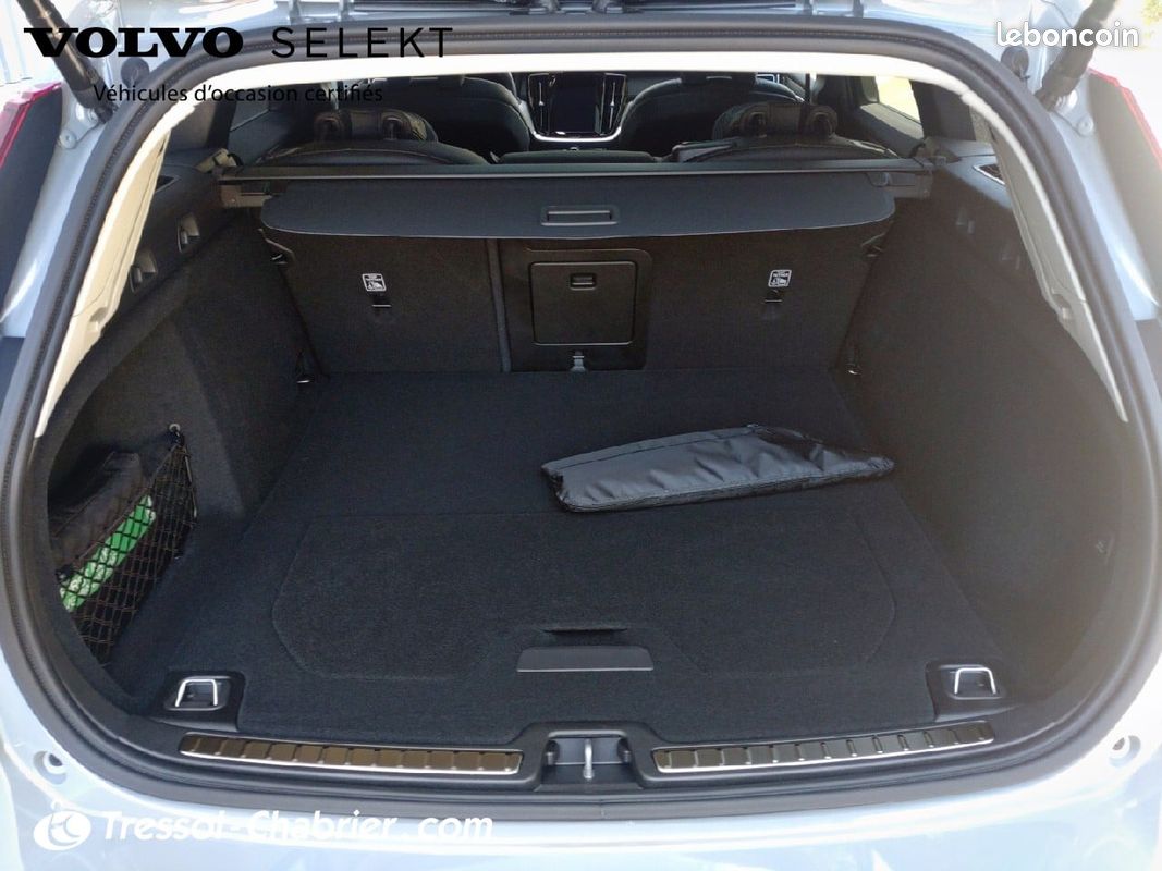 VOLVO V60 Micro hybride essence B4 197 ch DCT7 Ultra Style Dark (image 18)