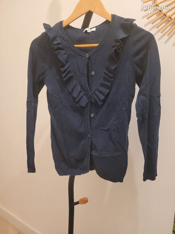 Cardigan bébé fille en maille ajourée bleu pâle et col festonné