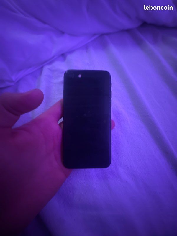 IPhone SE (image 2)