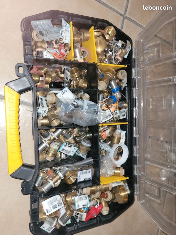 Vend raccord plomberie en vrac (image 1)