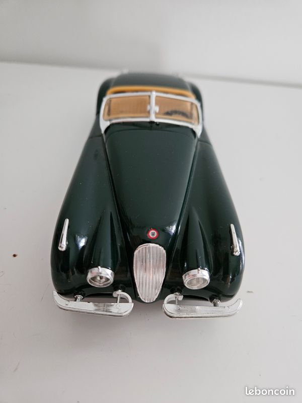 Voiture collection Jaguar XK 1948 vert Burago (image 2)