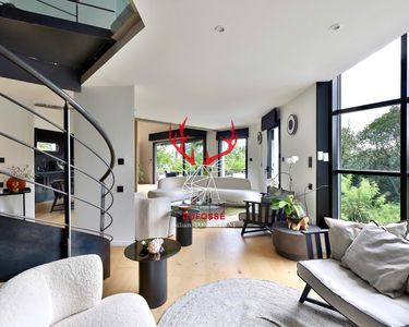 Maison 1 890 000 € - 305 m²