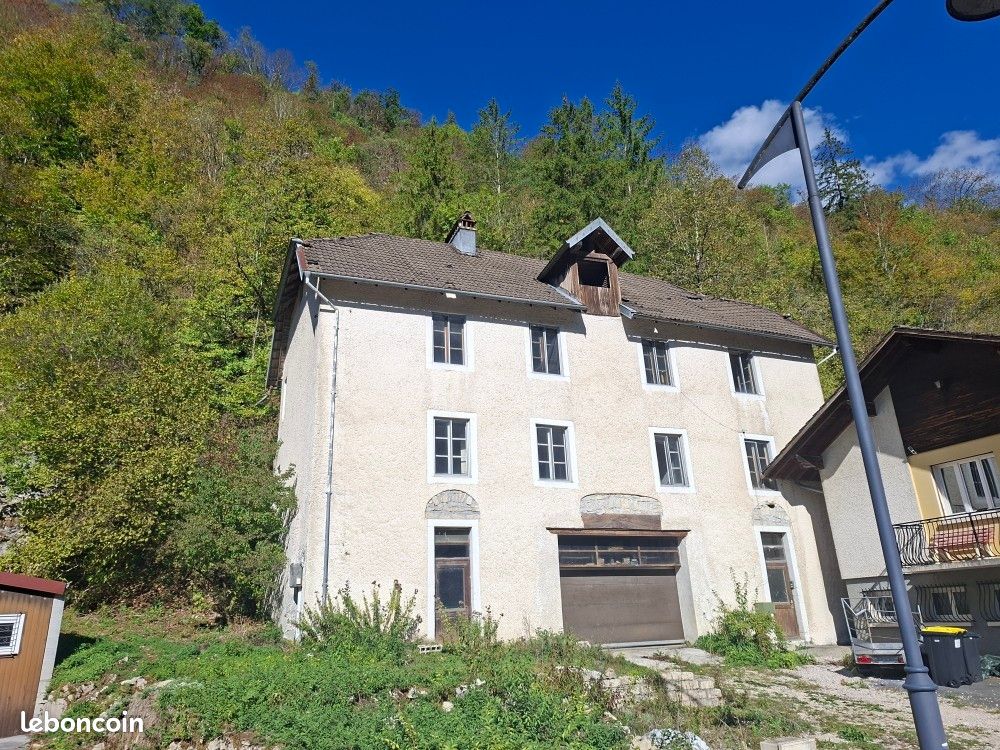 Maison 9 pièces 195 m² · à Saint-Hippolyte · 195 m² · 76 000 €