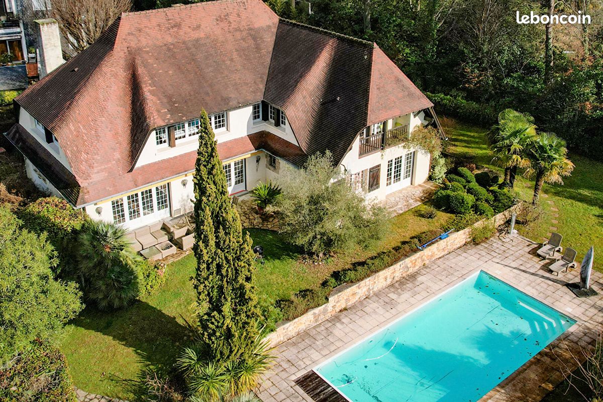 Maison 8 pièces 330 m² · à Pau · 330 m² · 1 150 000 €