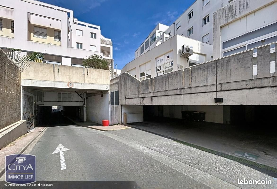 Parking Poitiers · 31 000 €