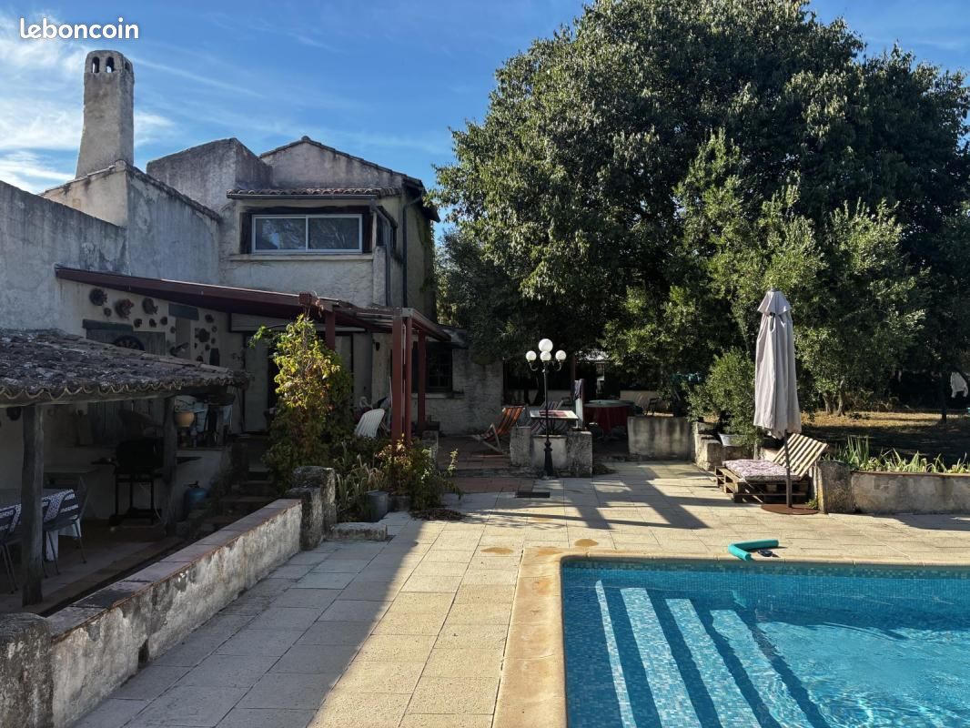 Maison 6 pièces 190 m² · à Nîmes · 190 m² · 2 350 €/mois