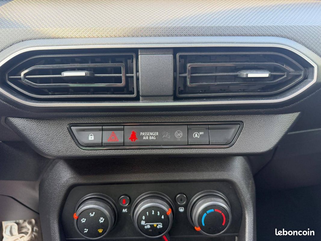 DACIA Sandero SCe 65 Essential (image 16)