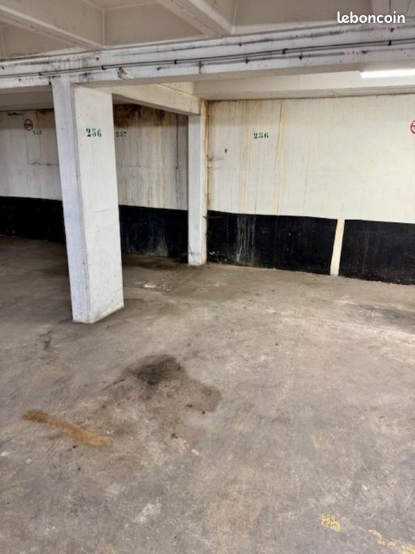 Parking 8 m² · à Paris · 8 m² · 12 000 €