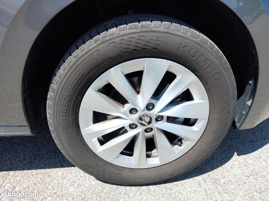 SKODA Kamiq 1.0 TSI Evo 110 ch BVM6 Business (image 8)