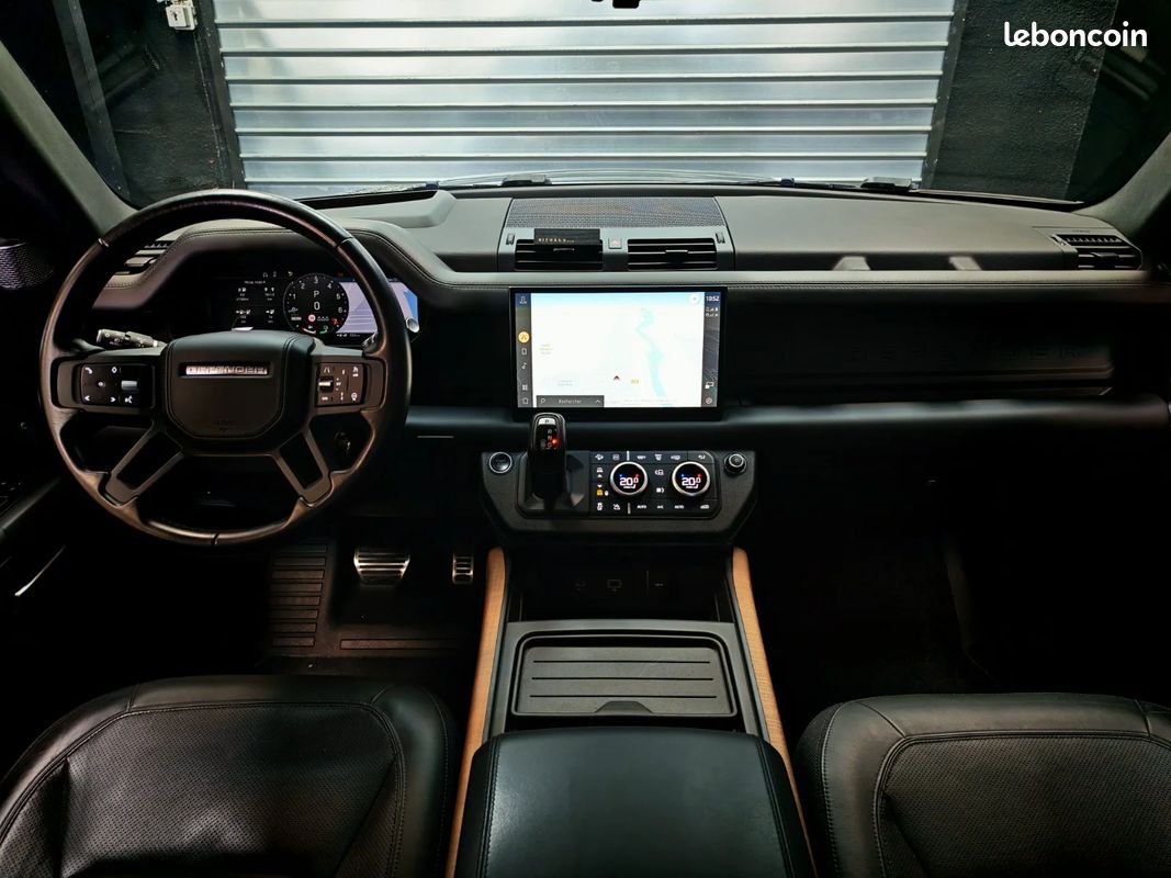 LAND ROVER DEFENDER 110 P400e PHEV BVA8 X-Dynamic - ORIGINE FRANCE- 1ER MAIN - BLACK PACK - MERIDIAN - CAM 360° - TOIT OUVRANT - PACK HIVER (image 18)