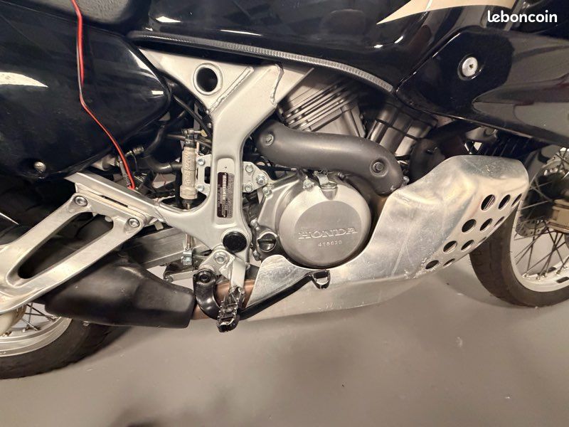 Africa twin XRV 750 / 16600 kms certifiés (image 5)