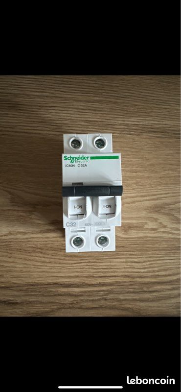 Disjoncteur 32A (image 1)