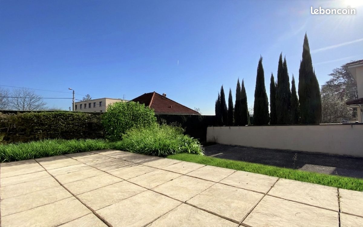Maison 4 pièces 101 m² · à Saint-Genis-Laval · 101 m² · 1 165 €
